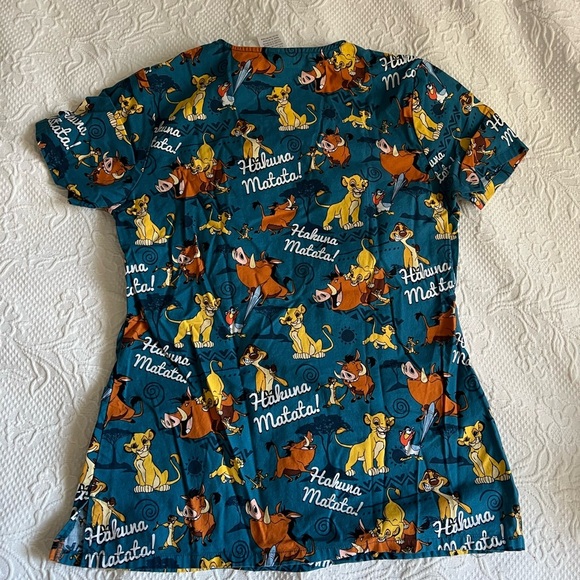 Lion King Scrub Top Size XSmall - Picture 7 of 7